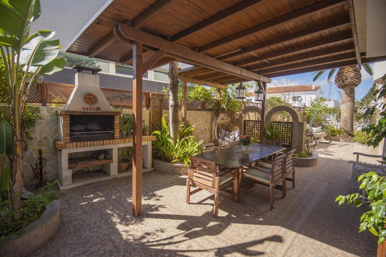 Casa Adosada Con Piscina Comunitaria Solo Familias No Grupos De Jovenes Hébergement de vacances Salou